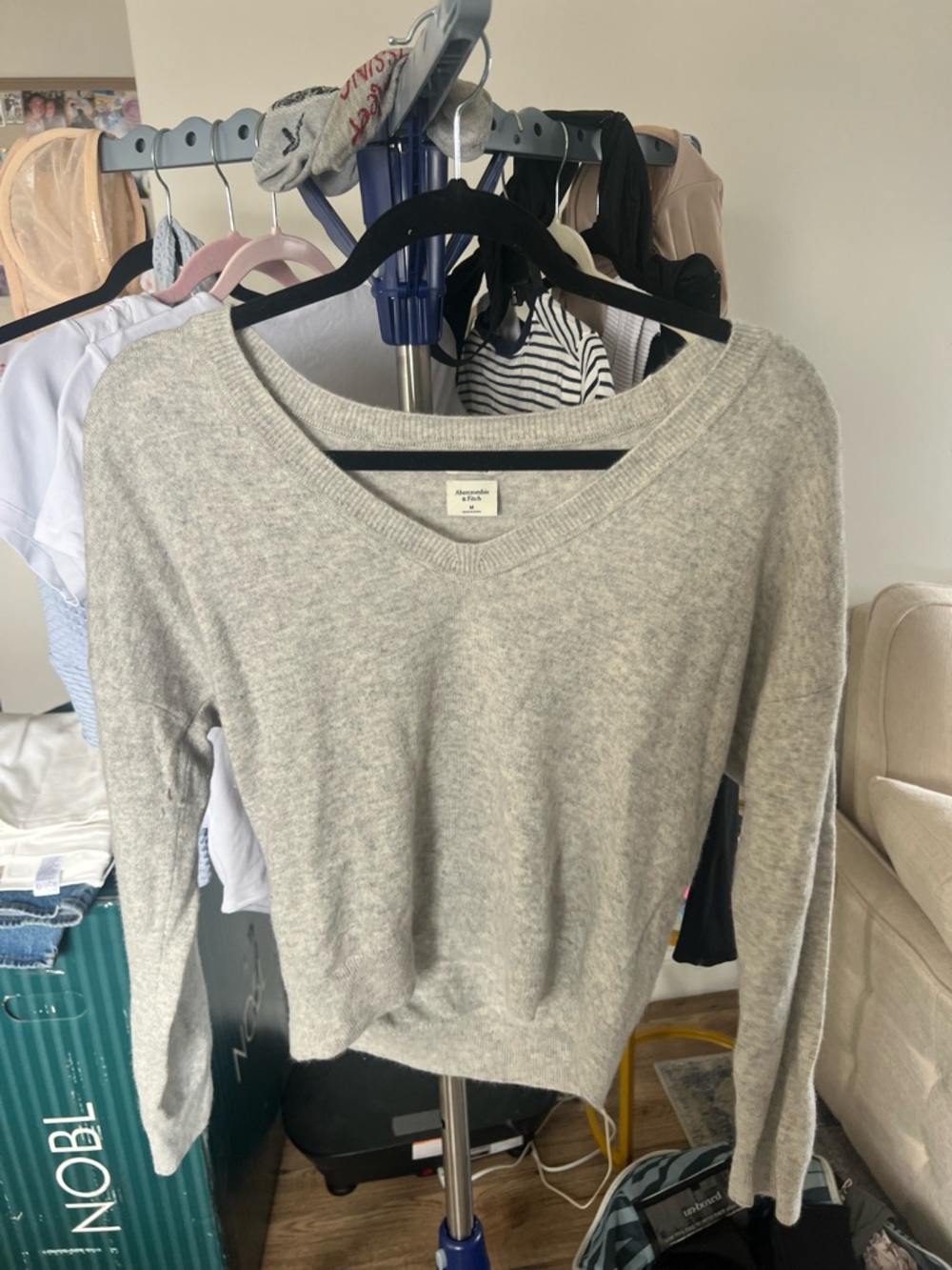 Abercrombie & Fitch Light Gray V-Neck Pullover Sweater